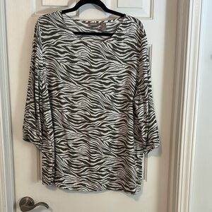 CHICOS zebra print blouse 3/4 sleeve side slits khaki white size 3 US L
